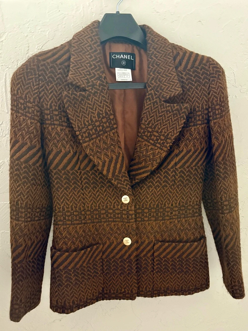 CHANEL 2000 Brown and Black Tweed Wool-skirt suit with belt